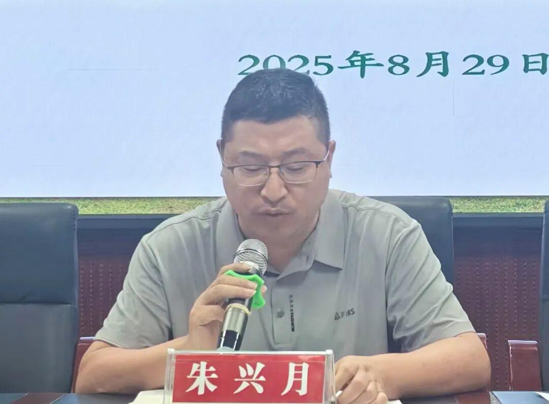 今天听四川达州市开江县教育界的朋友说，开江中学实验学校的老朱下来了，那些认识他的