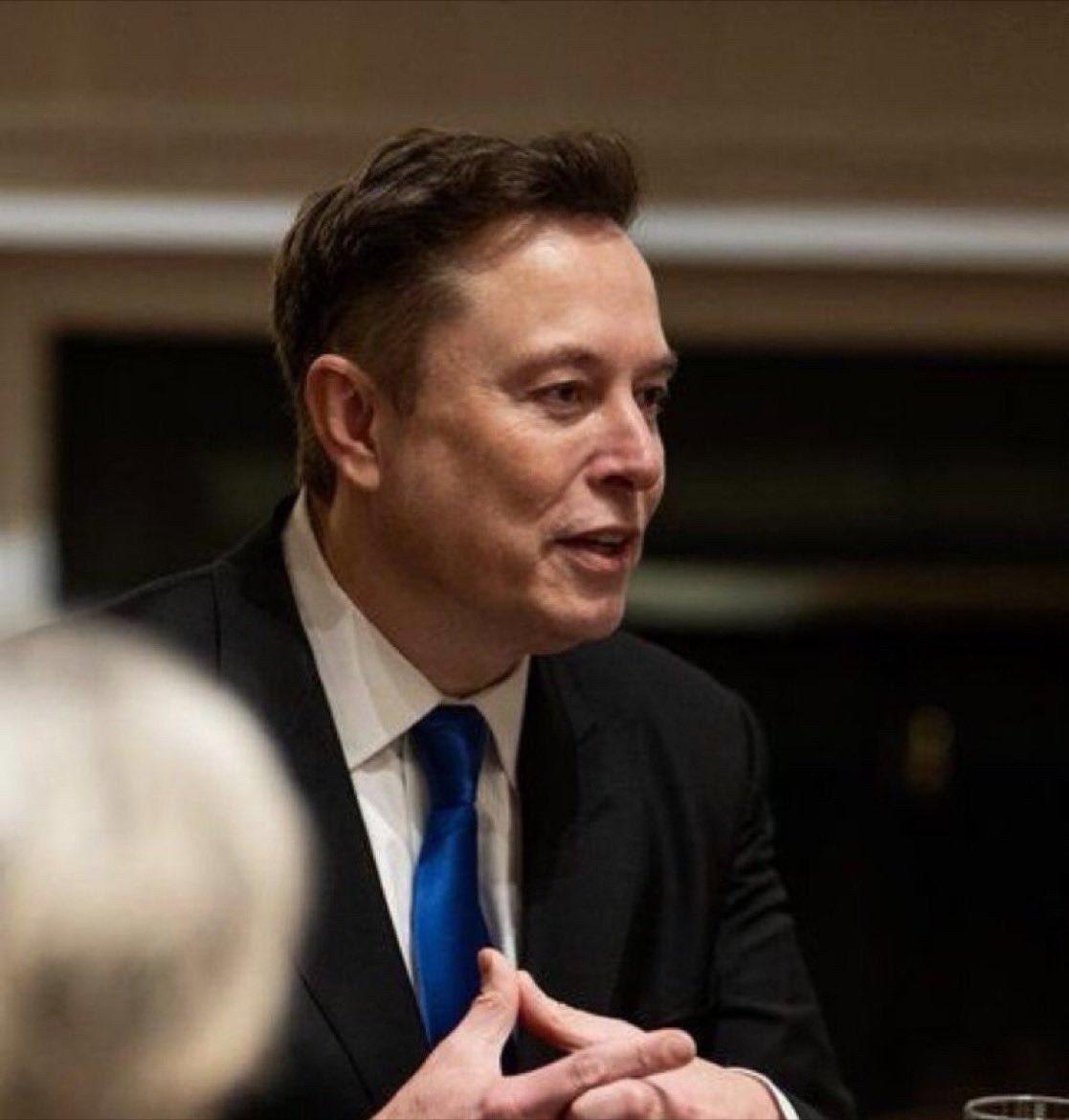 马斯克喊话中国近日，马斯克在一档播客节目当中提到了人工智能、制造业、人形机