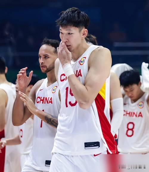 一句话，广东队可能亏掉了未来十年的内线核心。杜锋那句“不要给他球”，直接把2