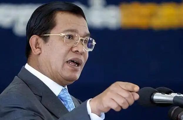 先得罪了中国，后打泰国的脸，现在好了，中国啥也不做就看着，先让泰国揍你一顿再说，