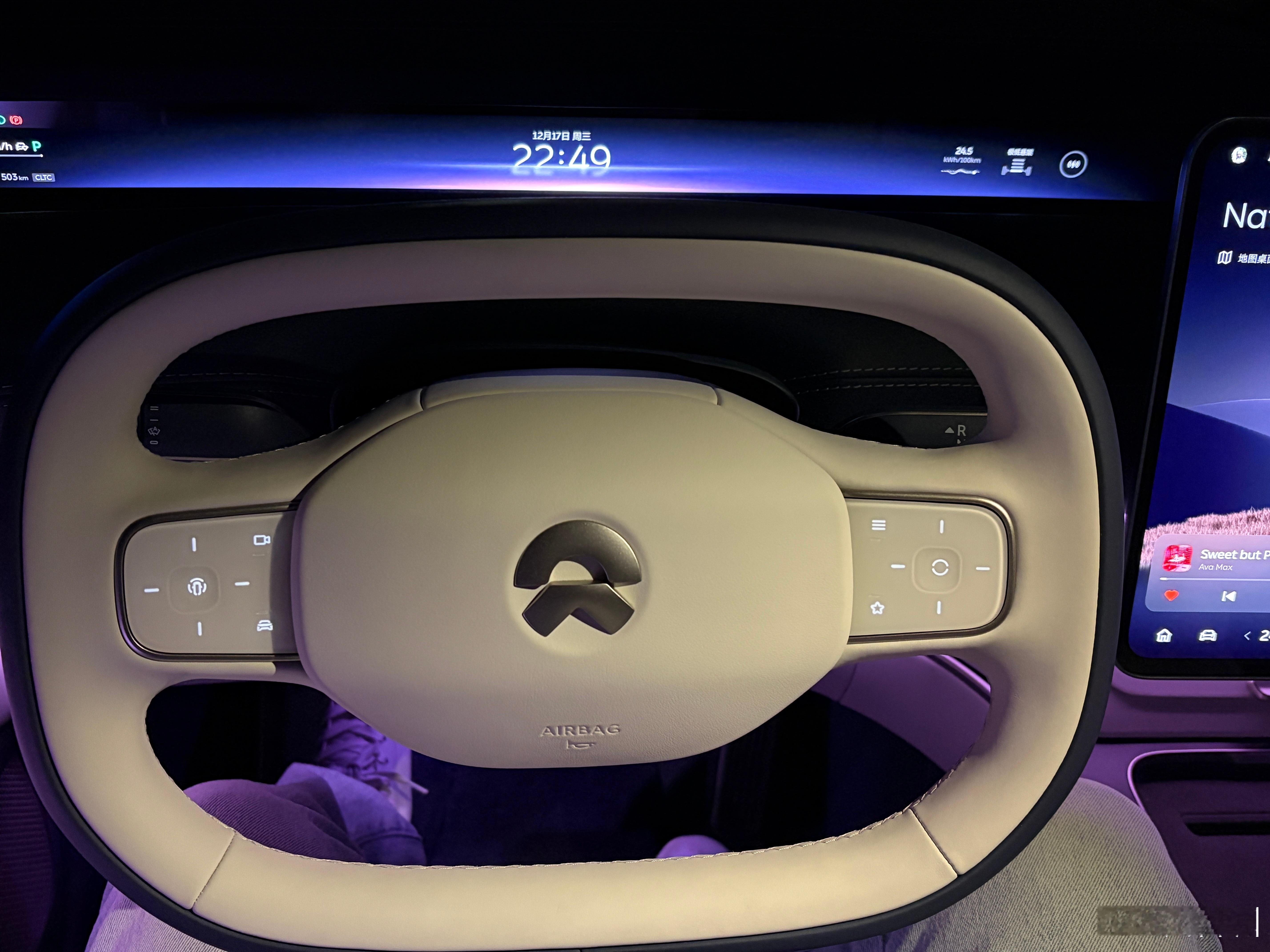 下班终于要吃上今天第一顿饭了，来海底捞问我是不是大学生，祝大家都马上没烦恼！