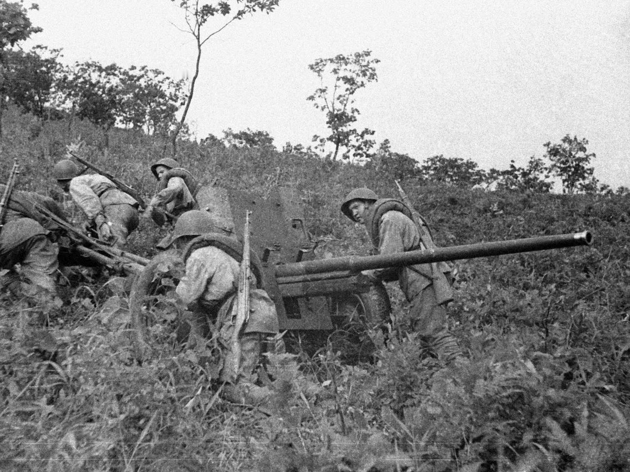 1945年8月11日，中国，长白山，敦化（目前隶属吉林省延边朝鲜族自治州）。苏联