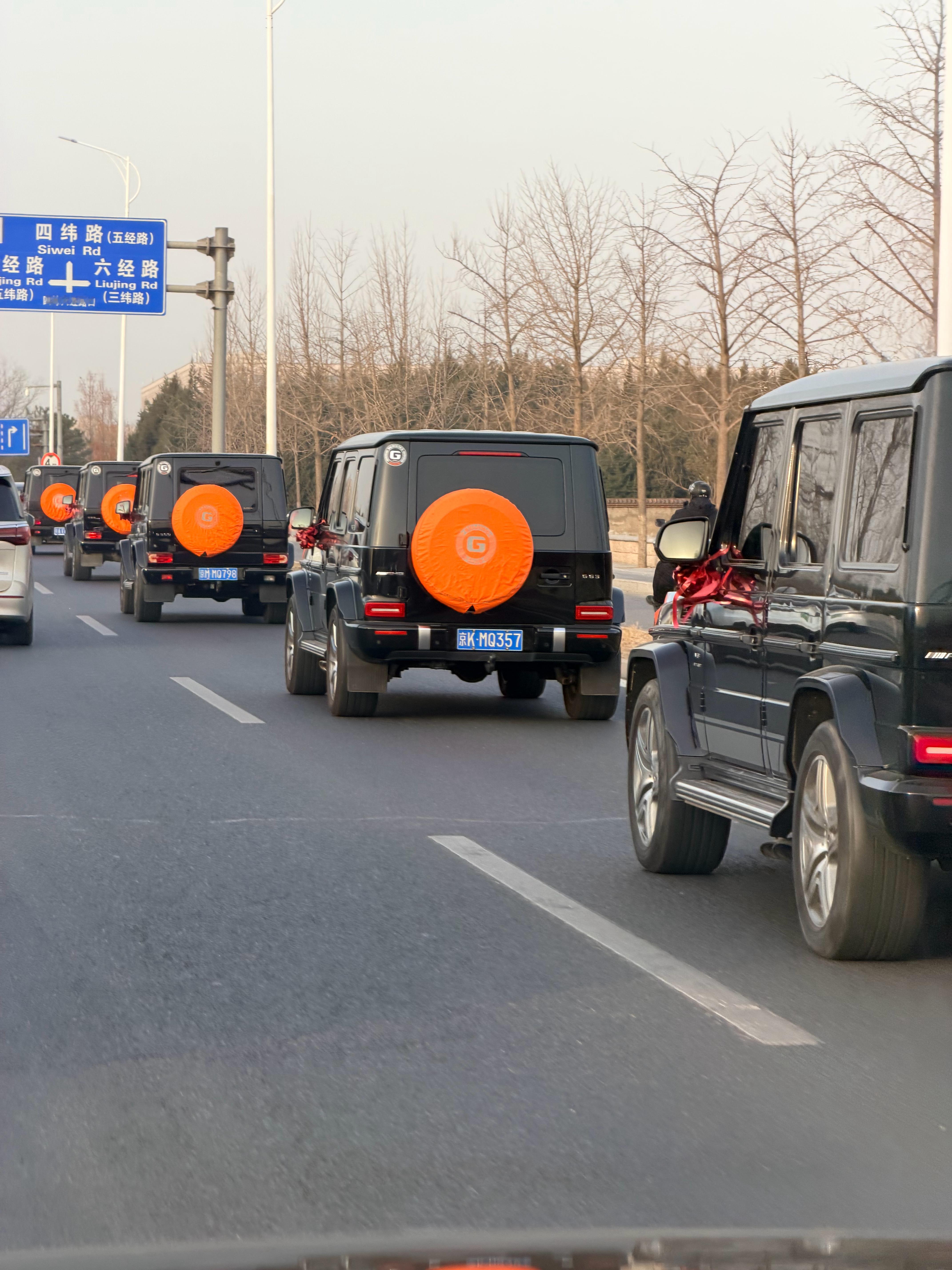 奔驰G也出来跑婚车了