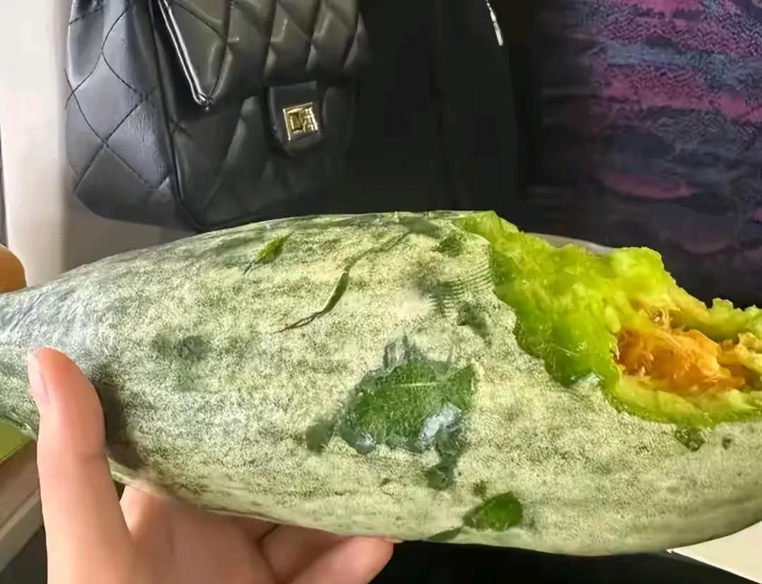 锁喉瓜！三个惊人发现，今天你吃了吗？！随着夏天来临，大量的甜瓜上市，而近日人们