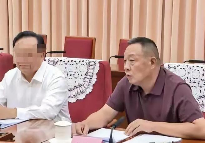 来自上层的肯定，于东来被邀请参加国务院企业家座谈会，毫无疑问胖东来得到了上面的肯