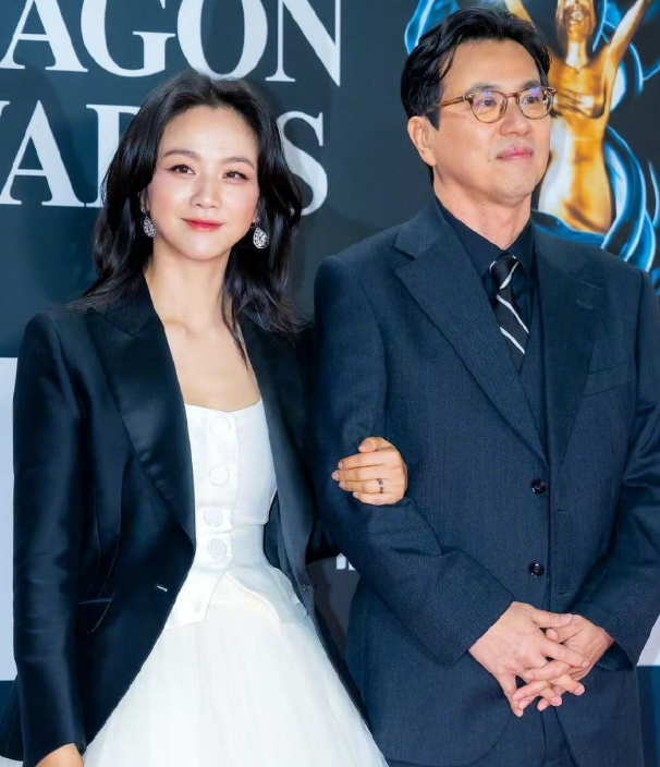 汤唯能这个年纪顺利怀二胎，本质就是底子保养得好、心态松弛，加上婚后生活安稳、夫妻