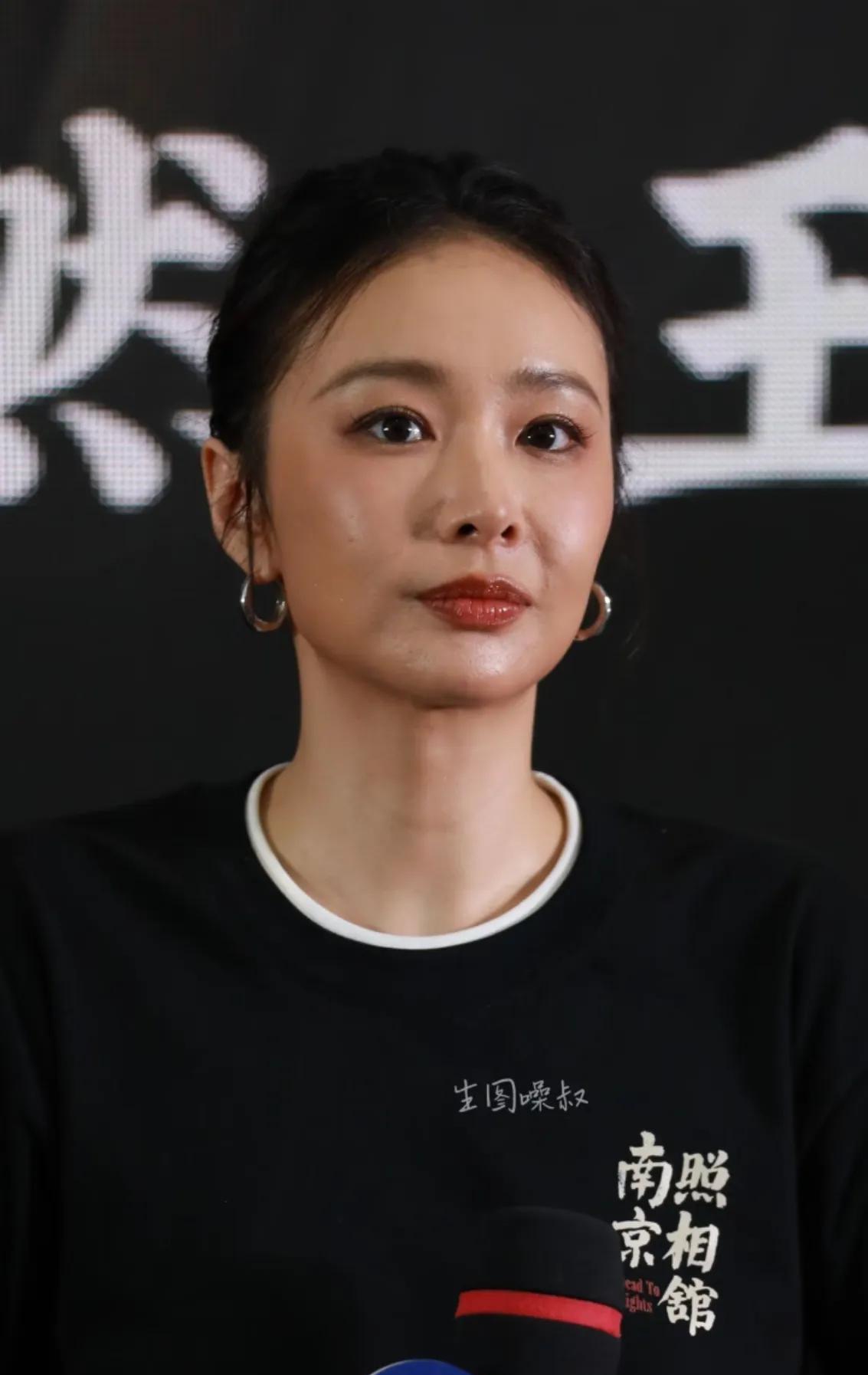 高叶再一次印证了，多读书真的有用！在《南京照相馆》路演中，有人提了一个问题:“