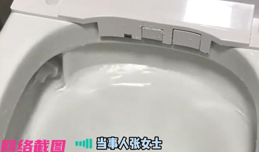 河南洛阳有女子过年回老家期间，这时却接到家里水费异常的提醒。起初女子不以为然