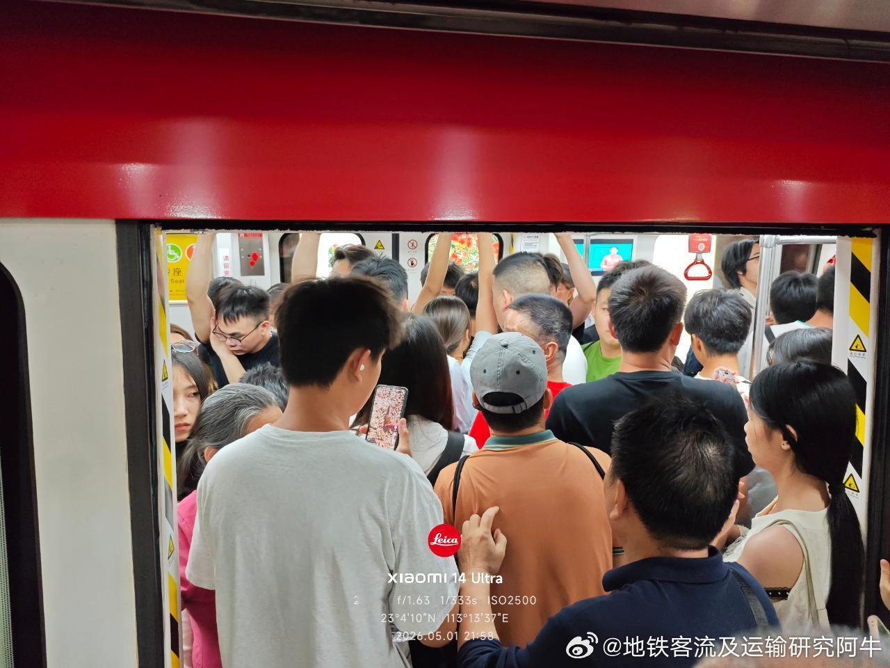 广州地铁网友：2026年5月1日（五一假期第一日，周五），广州地铁广佛线客流情