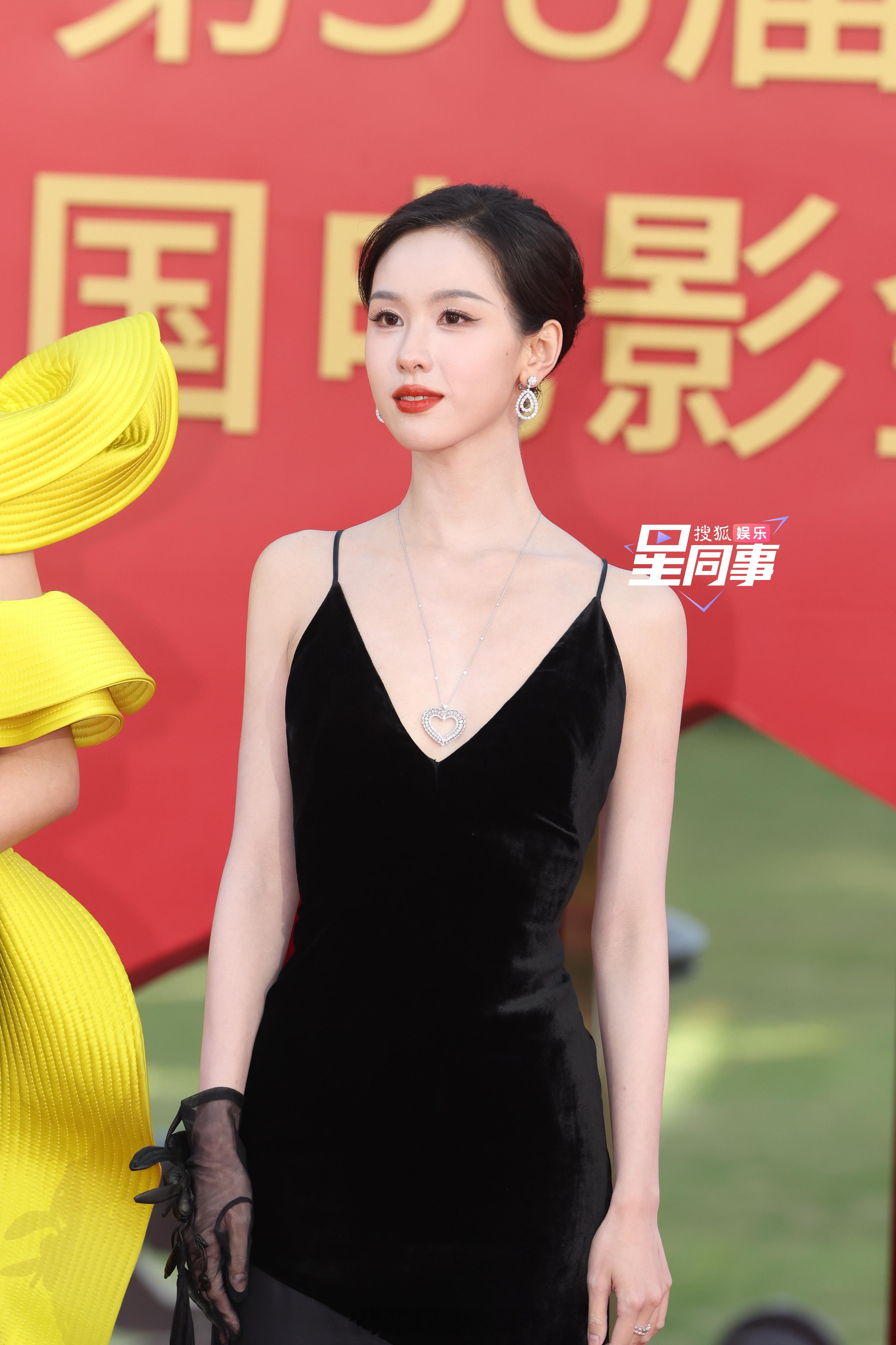 陈都灵金鸡奖红毯饭拍+生图合辑，太美了嘟嘟