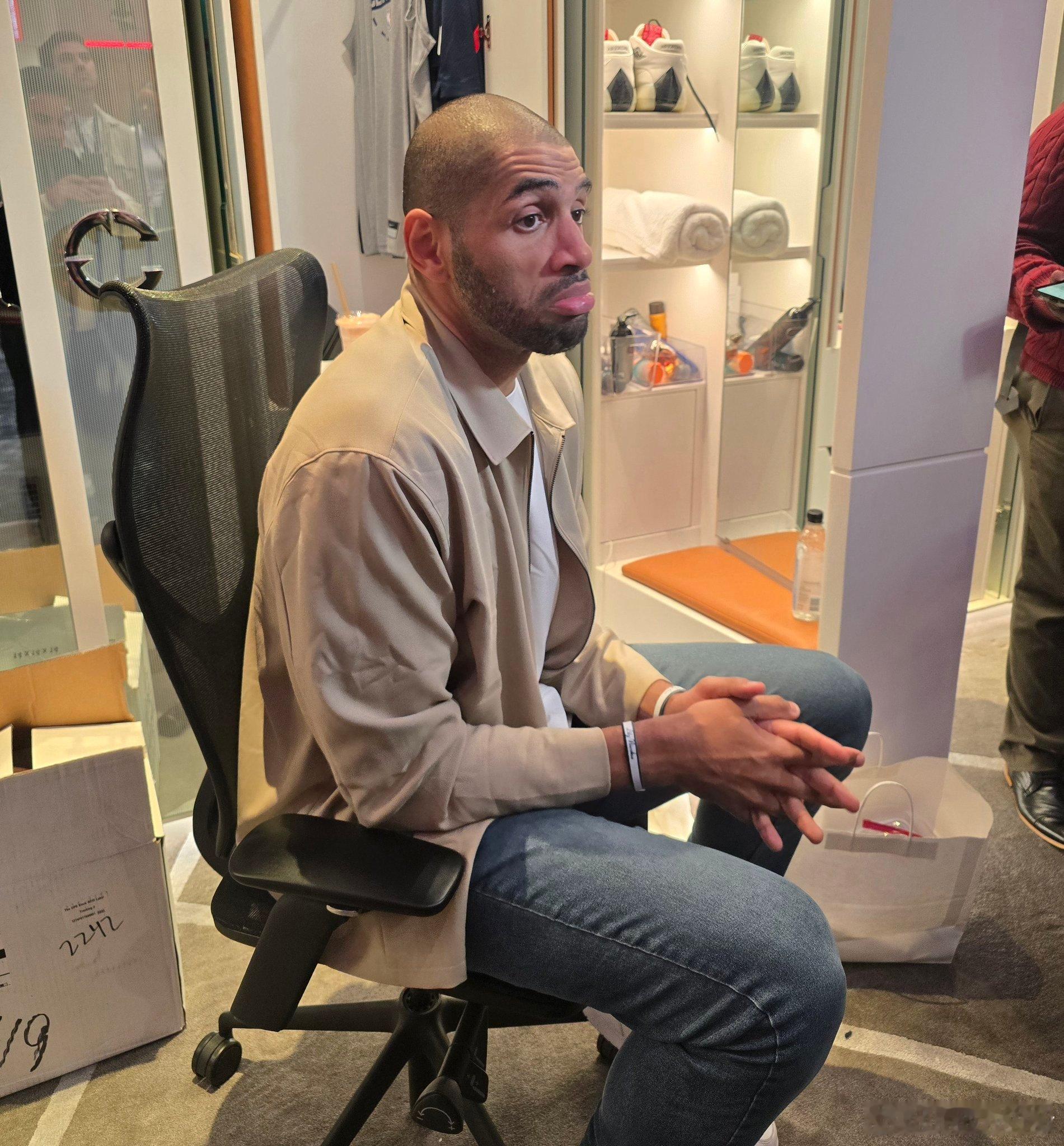 尼古拉斯·巴图姆谈詹姆斯·哈登的交易传闻：“我没从任何人那里听到任何消息。我是赛