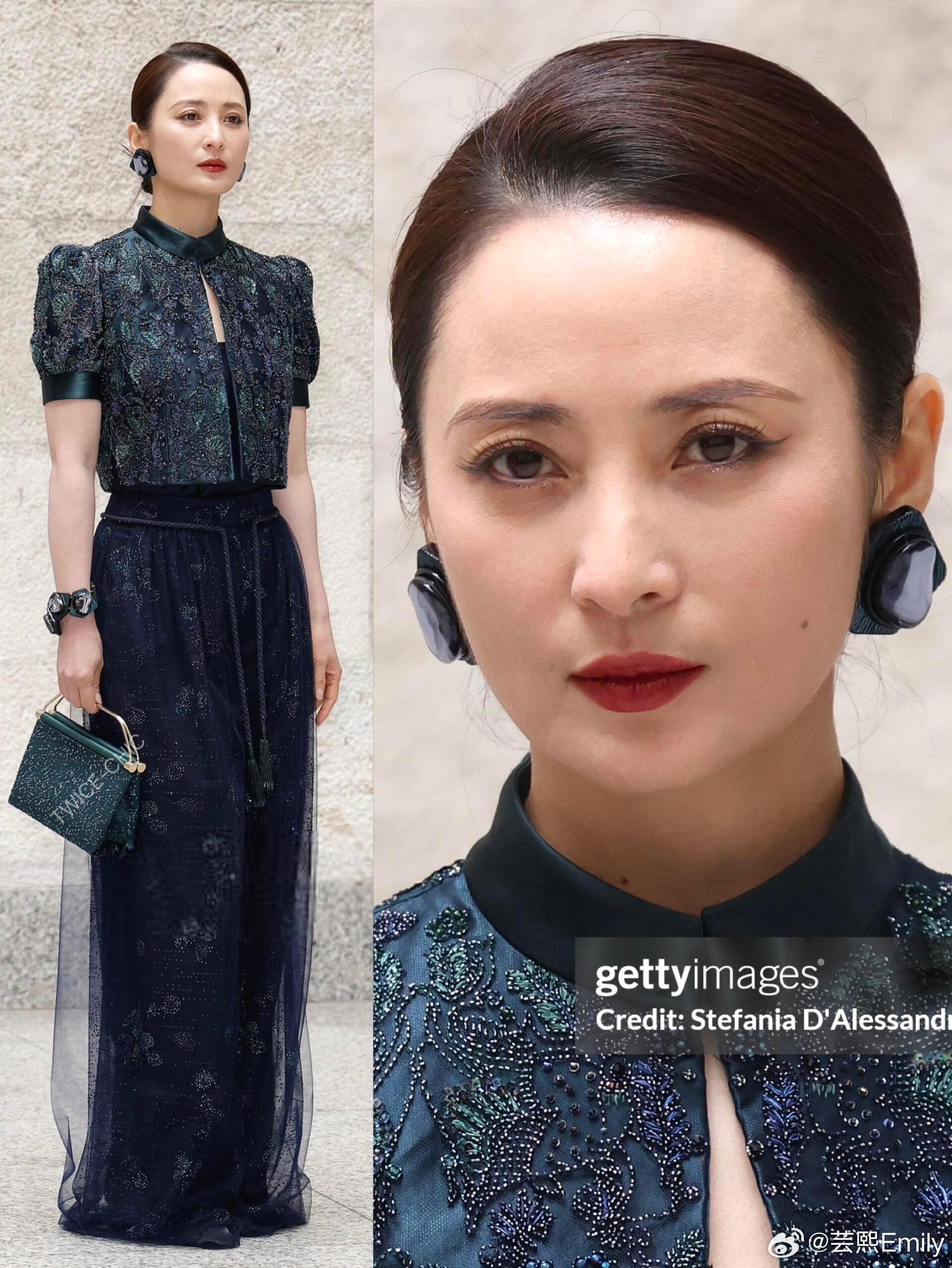 50岁蒋勤勤的G社生图，完全不输年轻小花…蒋勤勤亮相Armani大秀，来自多位摄