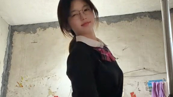 已穿打底裤无不良引导