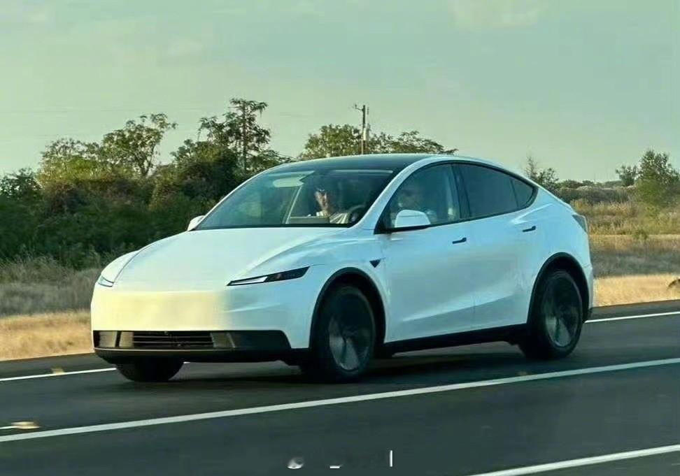 特斯拉特斯拉入门版ModelY曝光特斯拉入门版ModelY曝光，