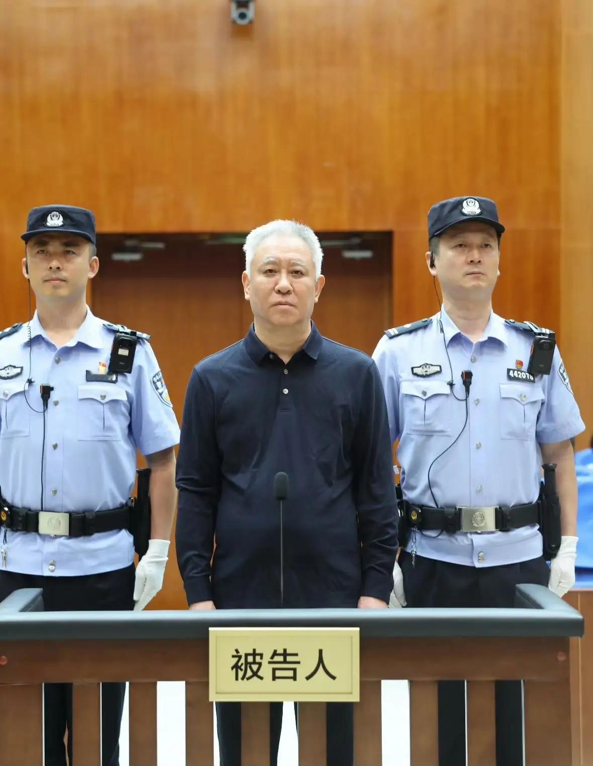该说不说，许家印是我知道的企业家里，气质最好的一个，然而，一旦沦为阶下囚，风采全