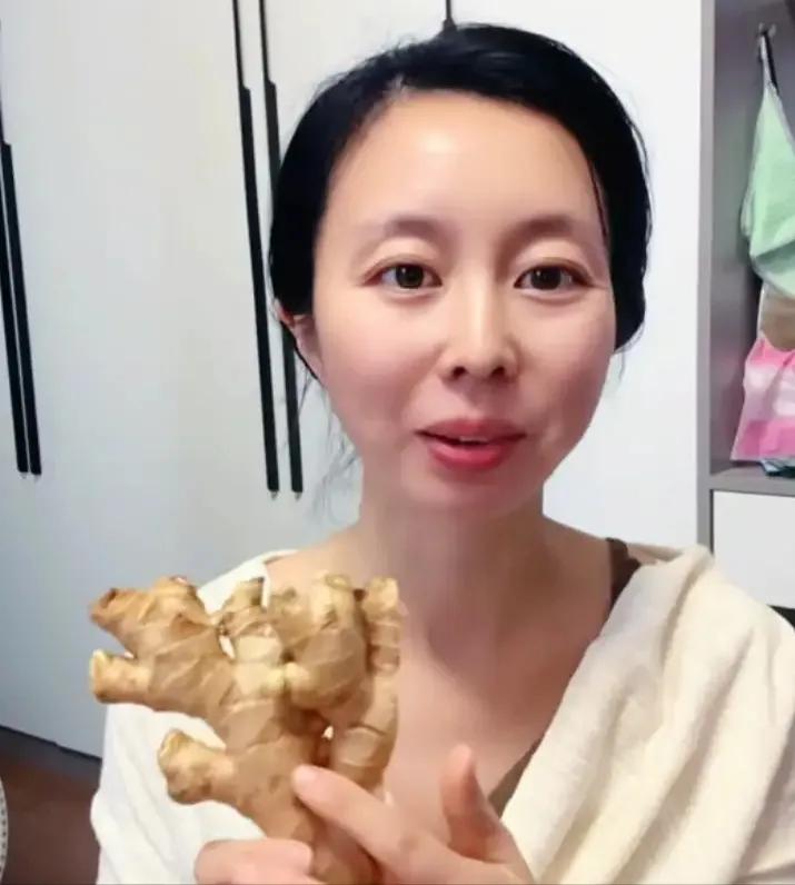 田静真的是半点不用郭希宽的去世引起大家的关注呢，有5天不更新视频，出来的时候只说