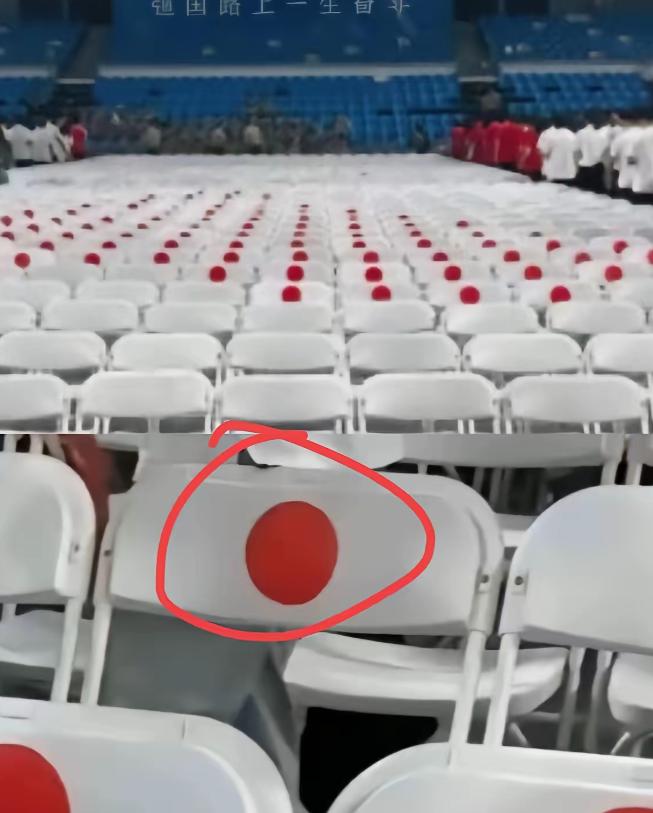 武大93用这图案恶心人？武汉大学这事有点让人想不通一个红色圆点图案出现在