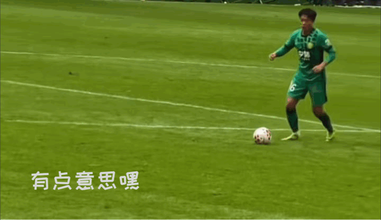 国内足球真的也就自己玩玩国安和申花比赛，国安的第一个入球，看着是国安的配合打