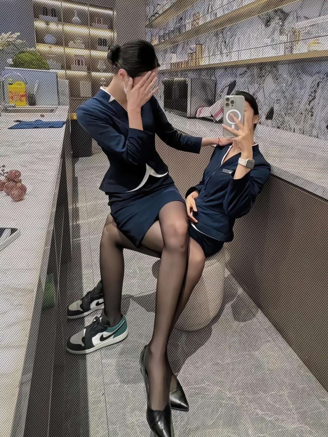 球鞋更搭还是皮鞋更搭呢？