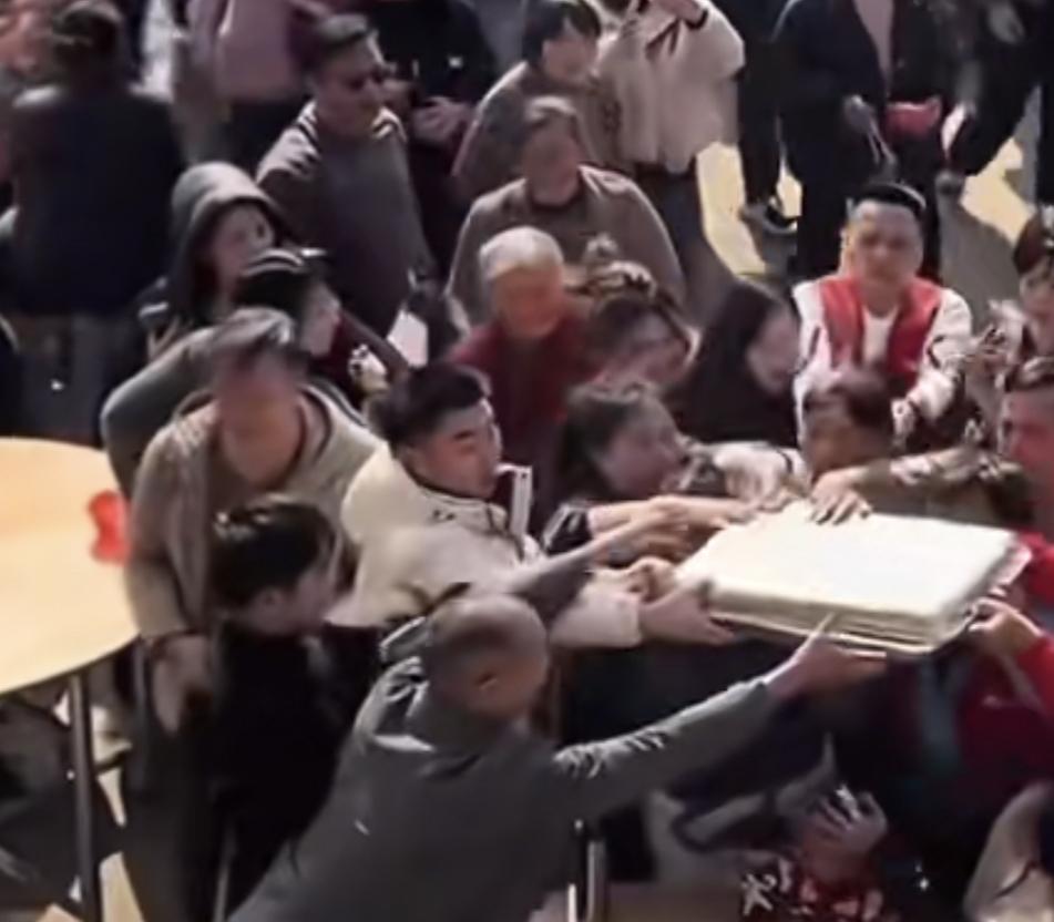 丰城的卧龙哥模仿呆呆办杀猪宴翻车已经够闹心的了，然而更让他闹心的还在后边！1月