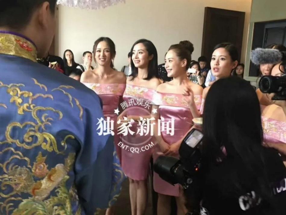 胡冰卿参加妍希的婚礼最近在看狙击蝴蝶，这组照片跑去考古了哈哈哈哈哈真的有够古早的