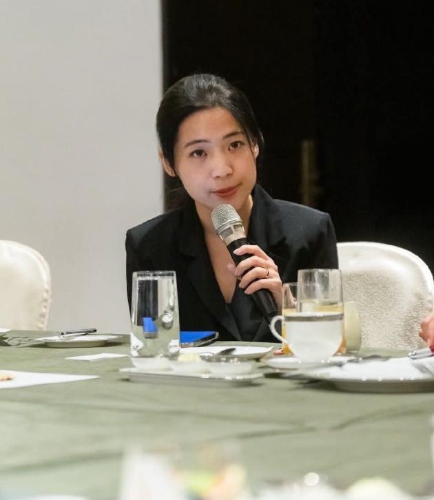 徐巧芯真机灵！徐巧芯这事做得挺聪明。国民党一堆人去日本搞所谓友好访问，