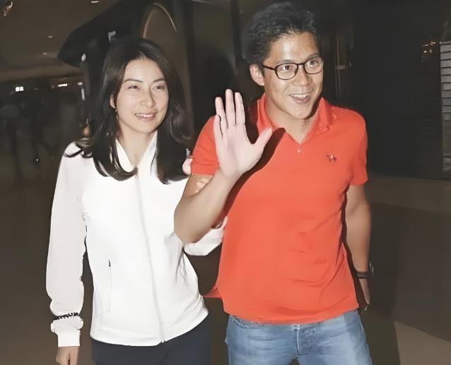 霍启刚坦白，当年追郭晶晶，不是因为她漂亮，而是发现她一个“很土”的习惯。访问香