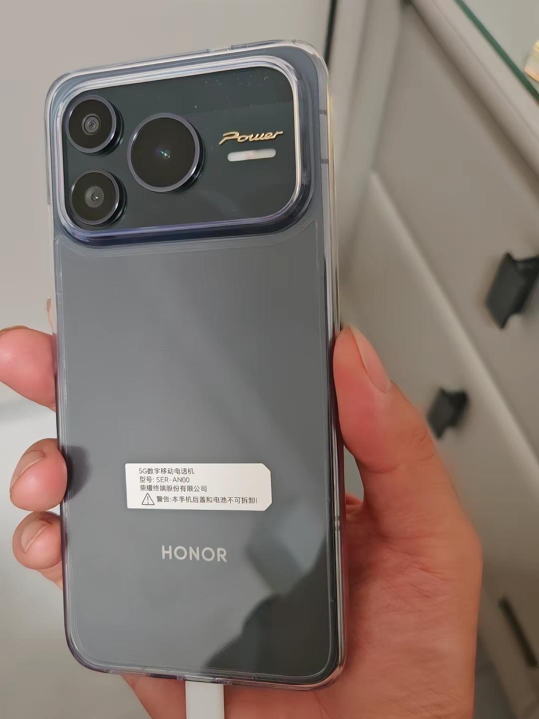 万万没想到，中端卖得最好的不是数字系列，也不是Win系列，而是一台主打长续航的荣