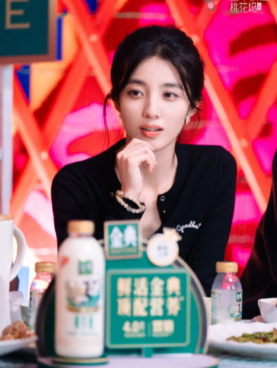 中国版“金智秀”，自身条件这么好的，为什么不红啊，缺一个机会。​​​