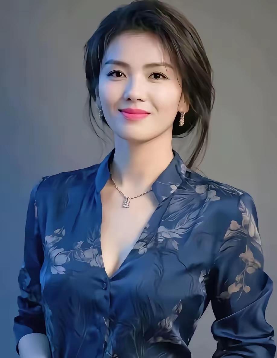 《世上美女千千万，唯有刘涛最耐看！46岁状态封神，这才是东方美人的顶级模板都说