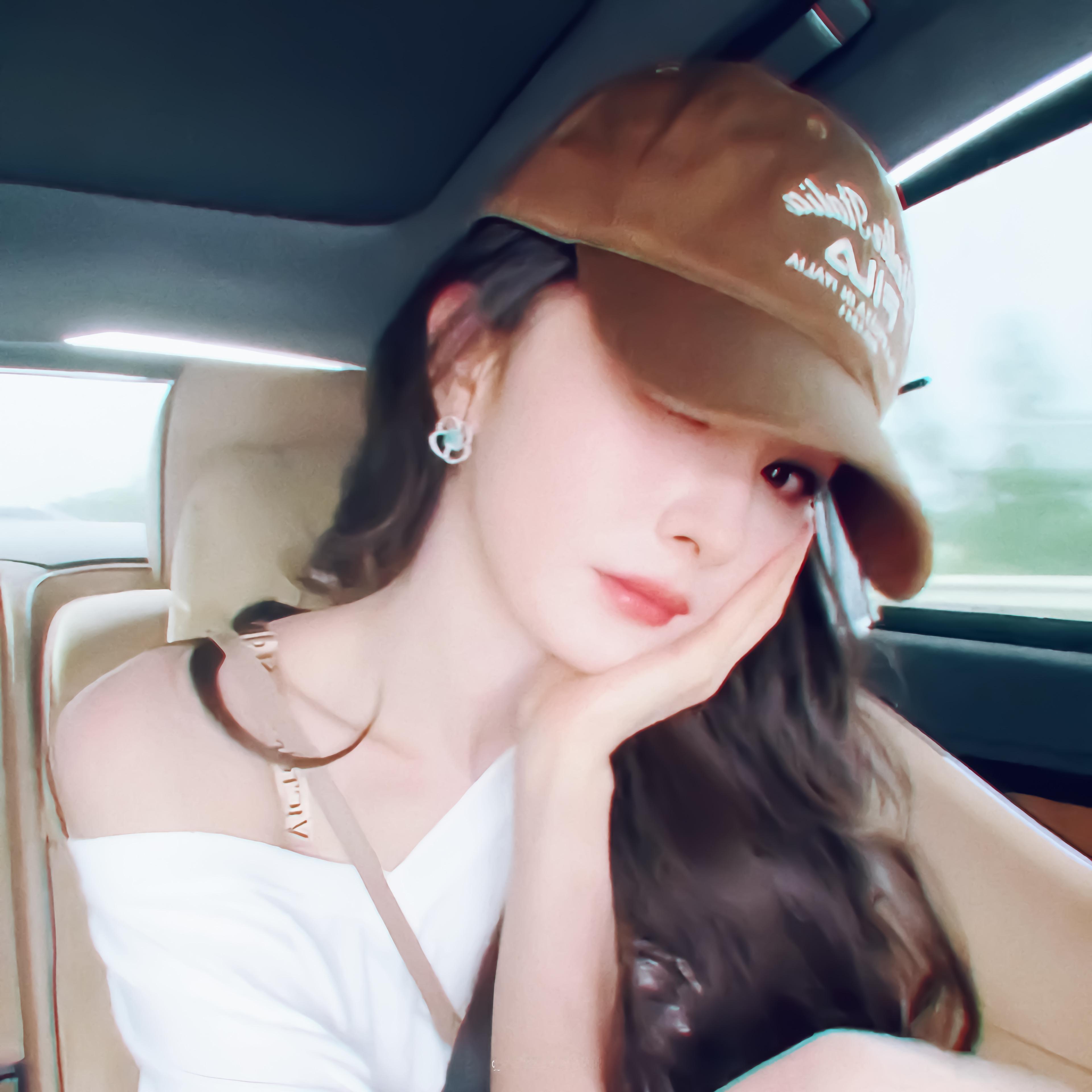 杨幂因为不是亲姐姐所以可以亲姐姐🥰