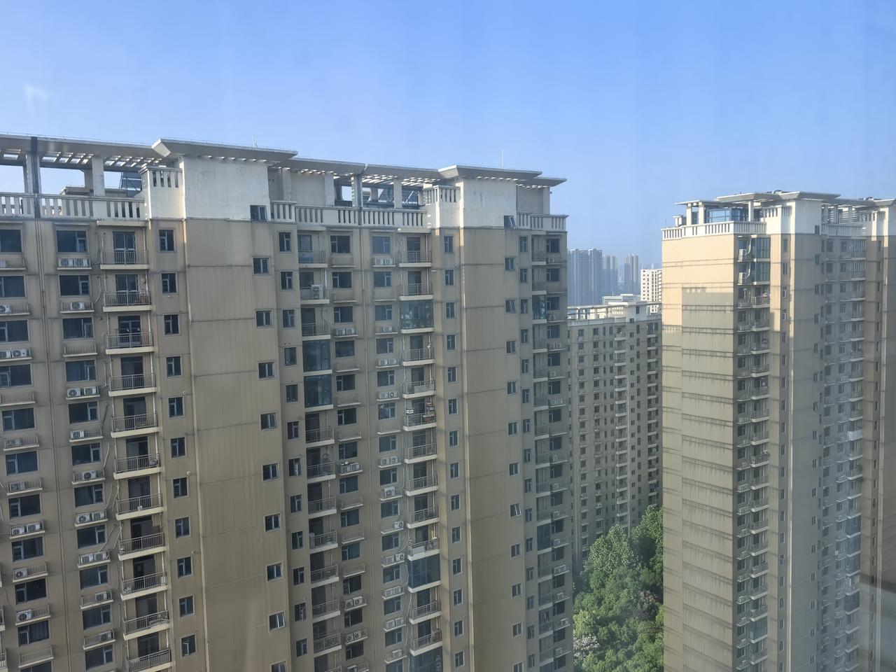 以我住的小区房给你算小区物业多暴利！我算一下我们门栋单元，二梯二户，27层。平均