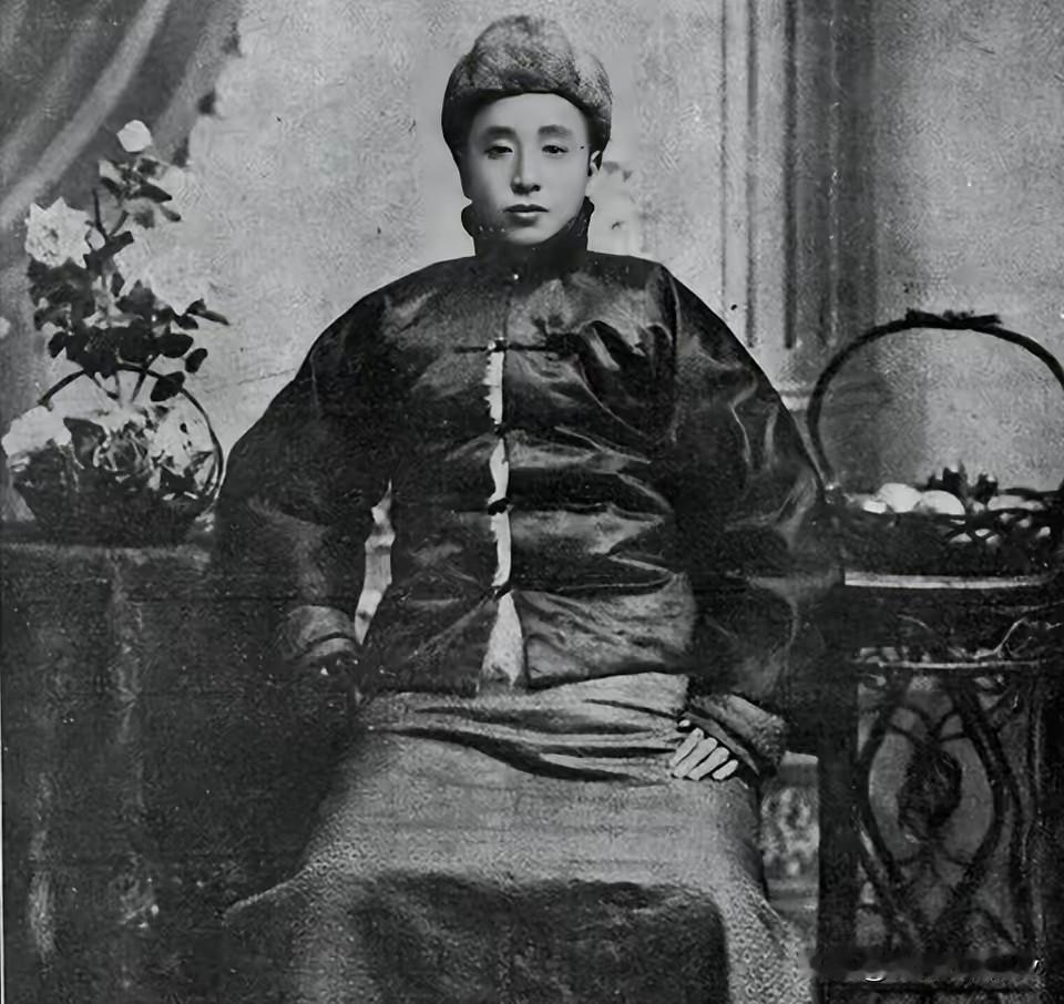1891年辽宁营口的那个秋天，没人能想到，孙家大院里被打得满脸是血的穷小子，会在