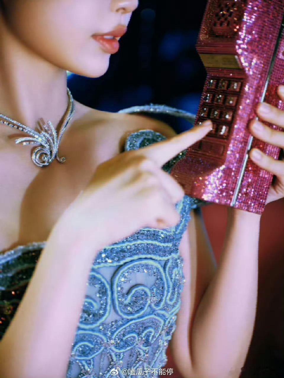 虞书欣的红毯预告，蓝色公主钻群啊小公主👸​​​