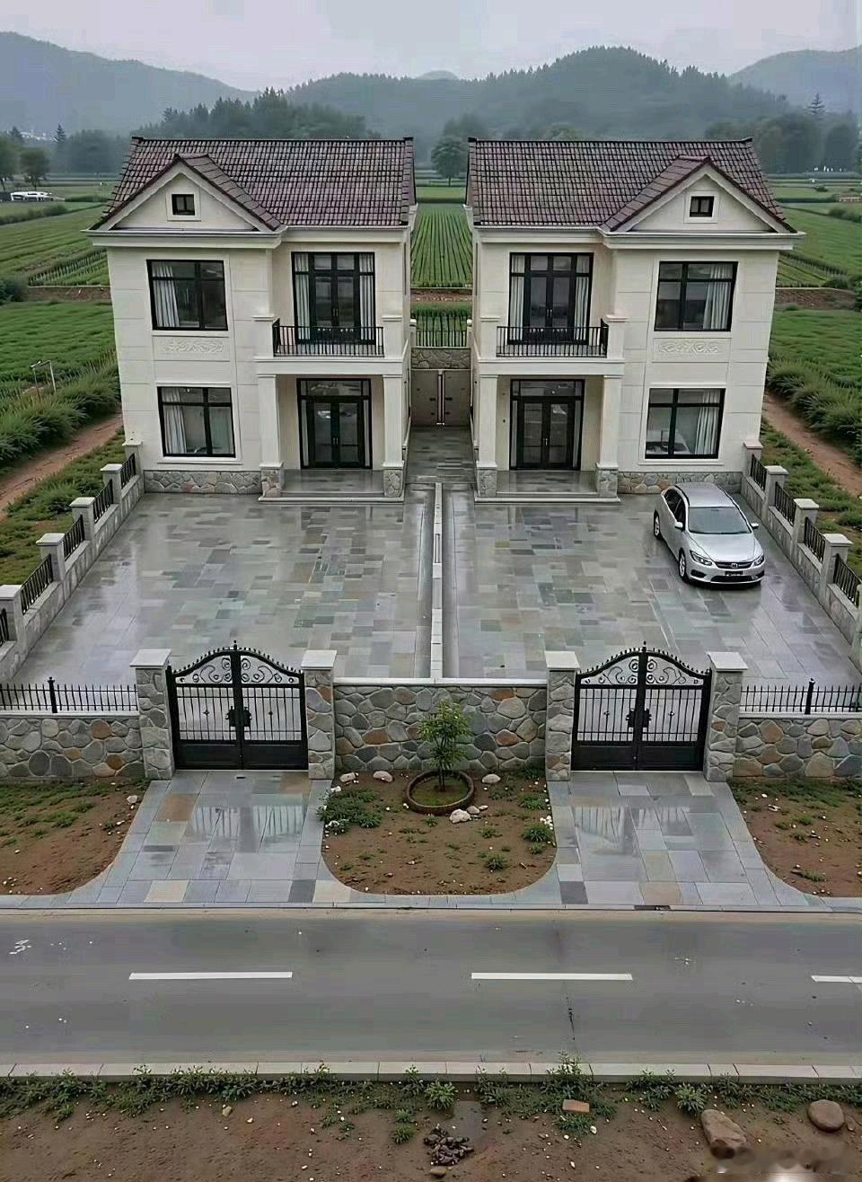 俩兄弟的房子共用一面墙，这在农村简直难以想象​​​