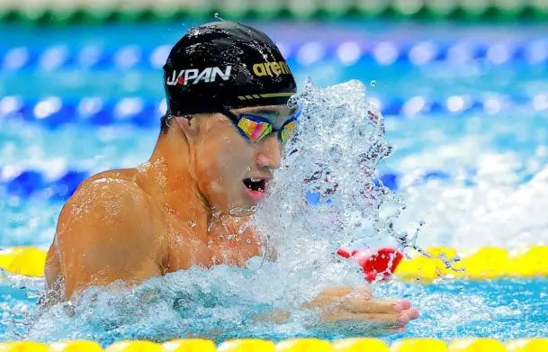 #17岁大桥信打破200米蛙世界纪录#亚运会男子200米蛙泳决赛举行，首次参赛的17岁日本选手大桥信
