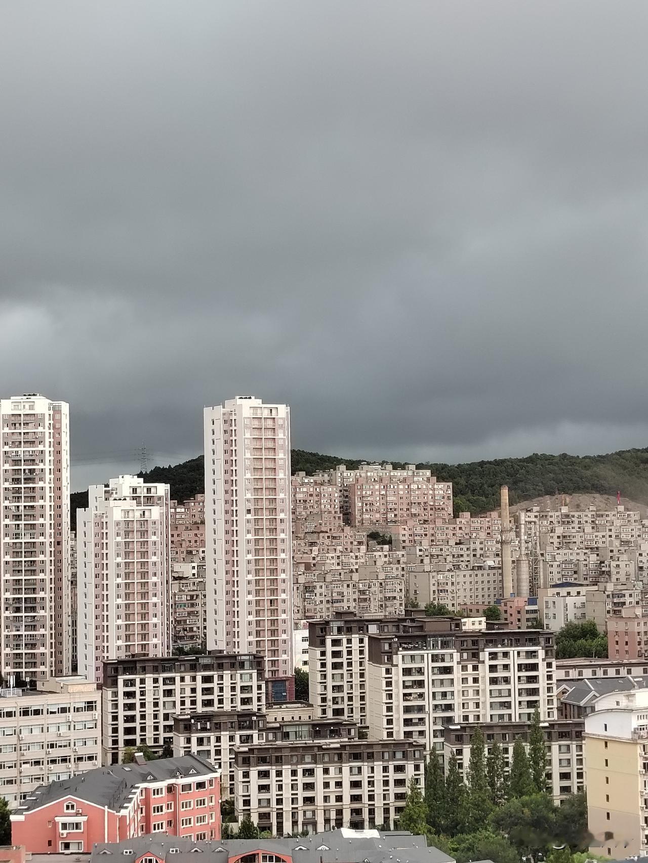 见过吐槽大连的奇葩没见过那么奇葩的，还什么没有他们外地游客，大连都建不起星海广场