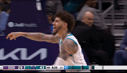 “三球”很sao气！经典的背运，拜佛，胯下，突破，后撤，金鸡独立。