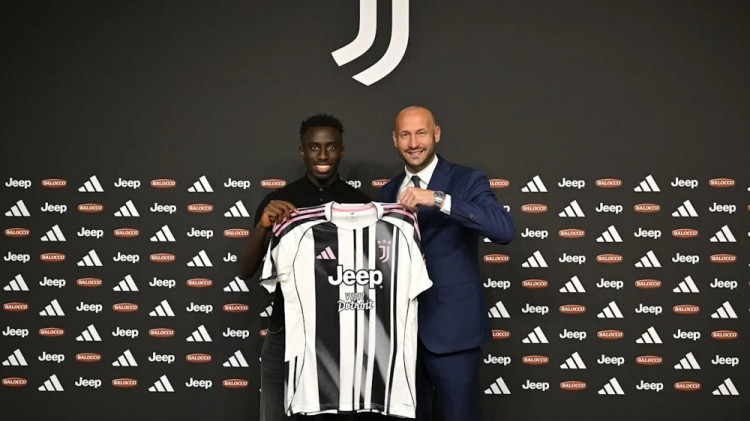 尤文官方: 20岁前锋塞里涅·德梅与俱乐部续约至2028年6月