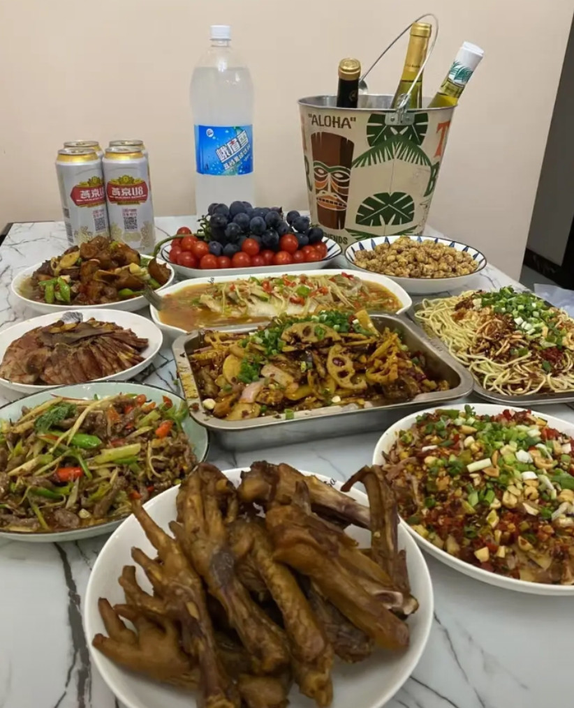 过生日，我辛苦半天做了一桌子菜花销两百多不比外边饭店强吗？