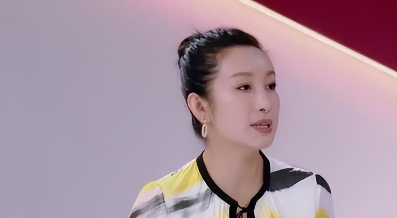 2013年，秦海璐去台湾参加节目，主持人<em>张菲</em>故意刁难她:“你在大陆喝过奶茶吗?吃