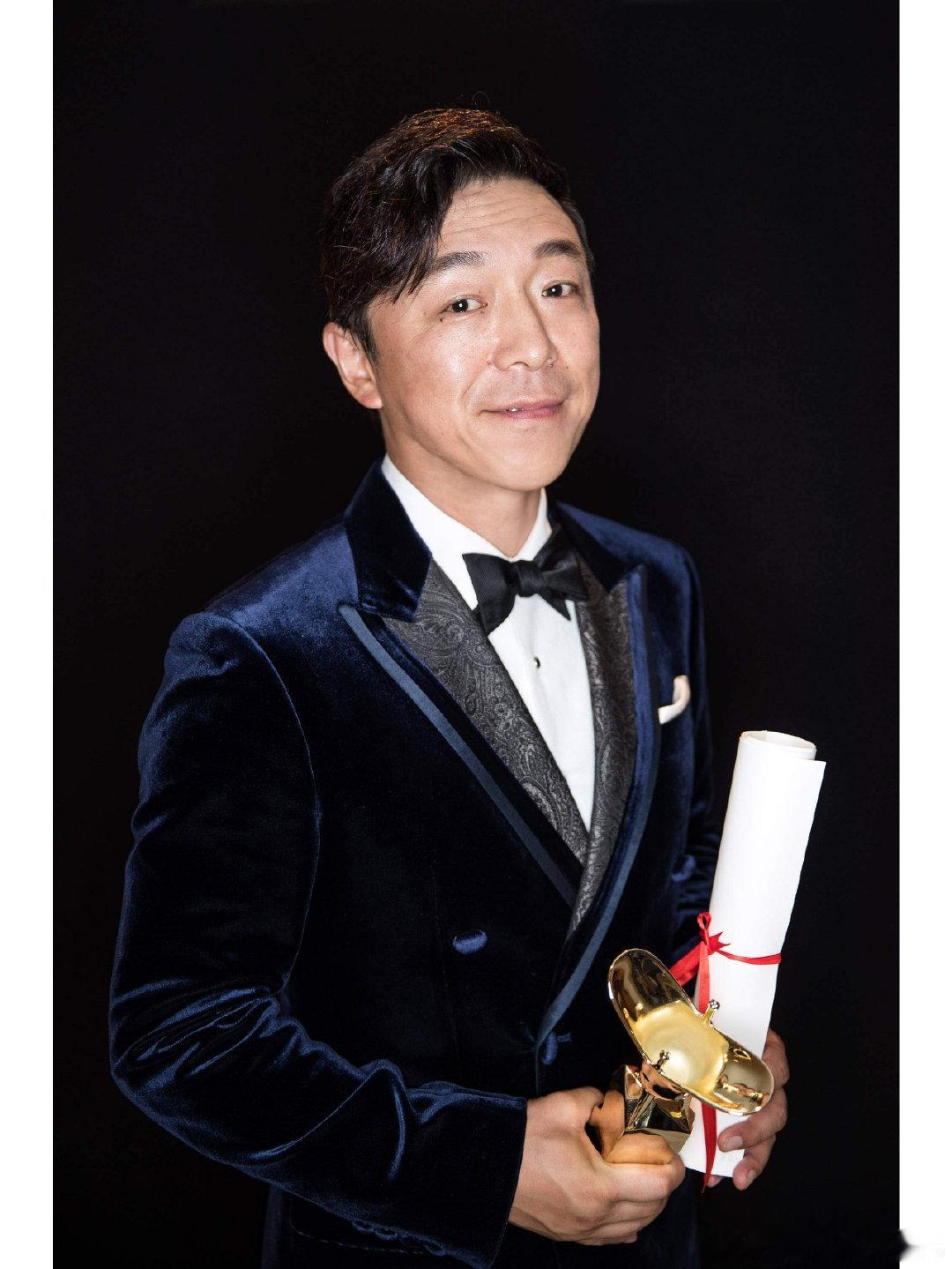 问界M9官宣双品牌大使叔圈顶级阵容重磅登场，两位影帝凭借精湛演技收获大众喜爱，