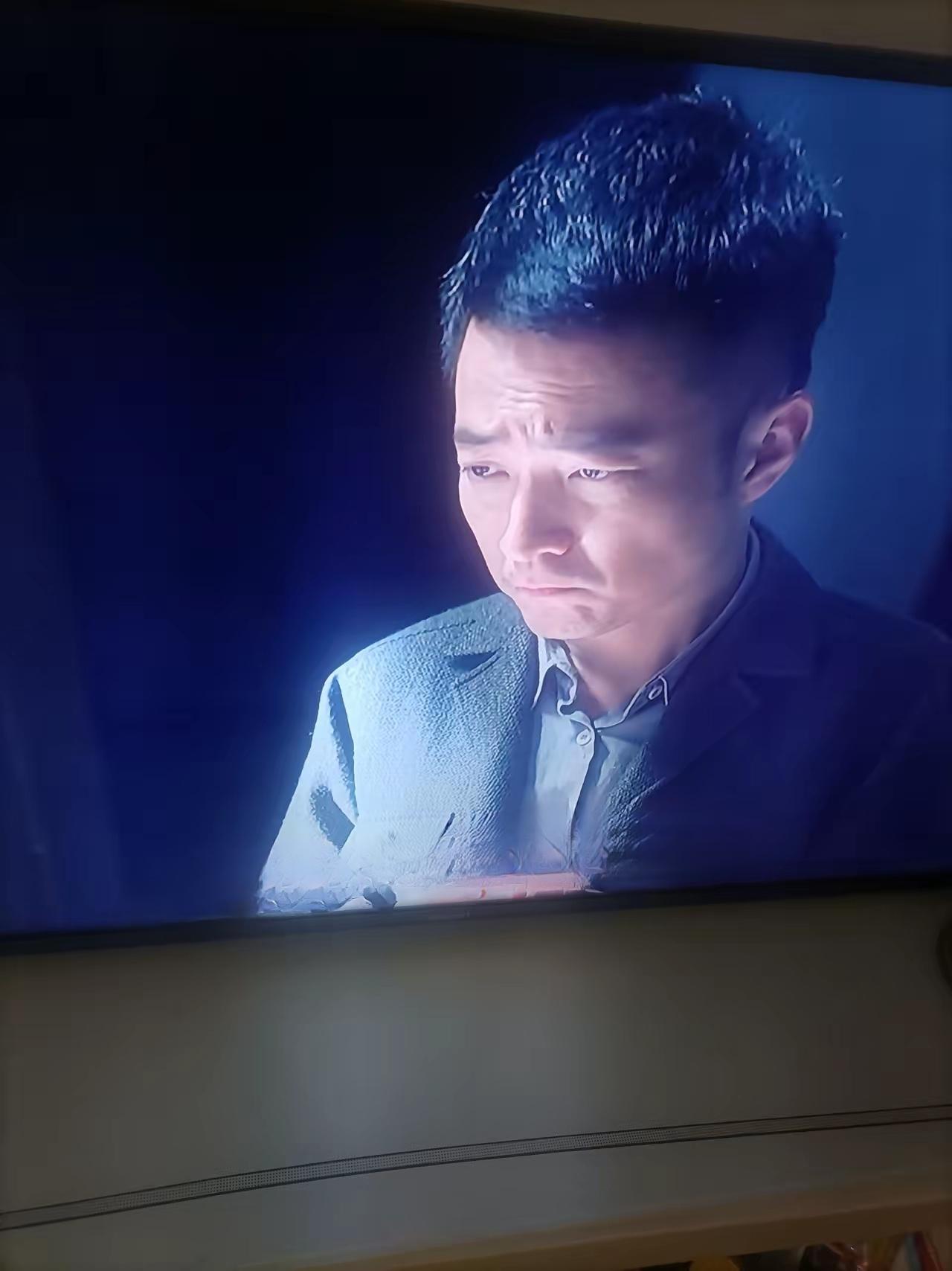 追剧《沉默的荣耀》台工委最高领导人老郑毫无警惕性，返回联络点不知拿什么重要的