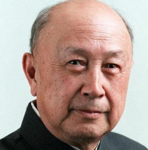 1956年，钱学森参加国宴，可在宴会上竟然找不到自己的座位。就在钱学森尴