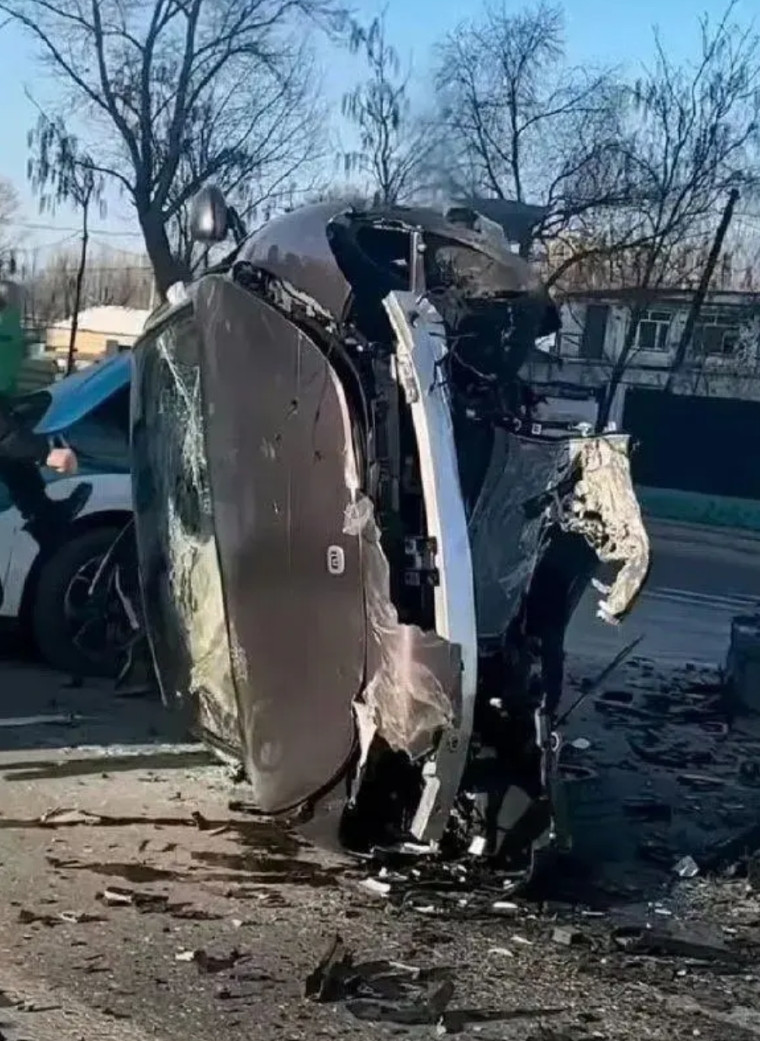 小米SU7又起火了！！在吉林辽源，一辆出租车与小米相撞小米侧翻起火，前段时间
