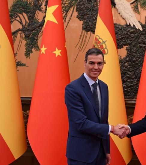 全网都看懵了！在全球局势乱糟糟、不少西方国家跟着美国对中国指手画脚的时候，西班牙