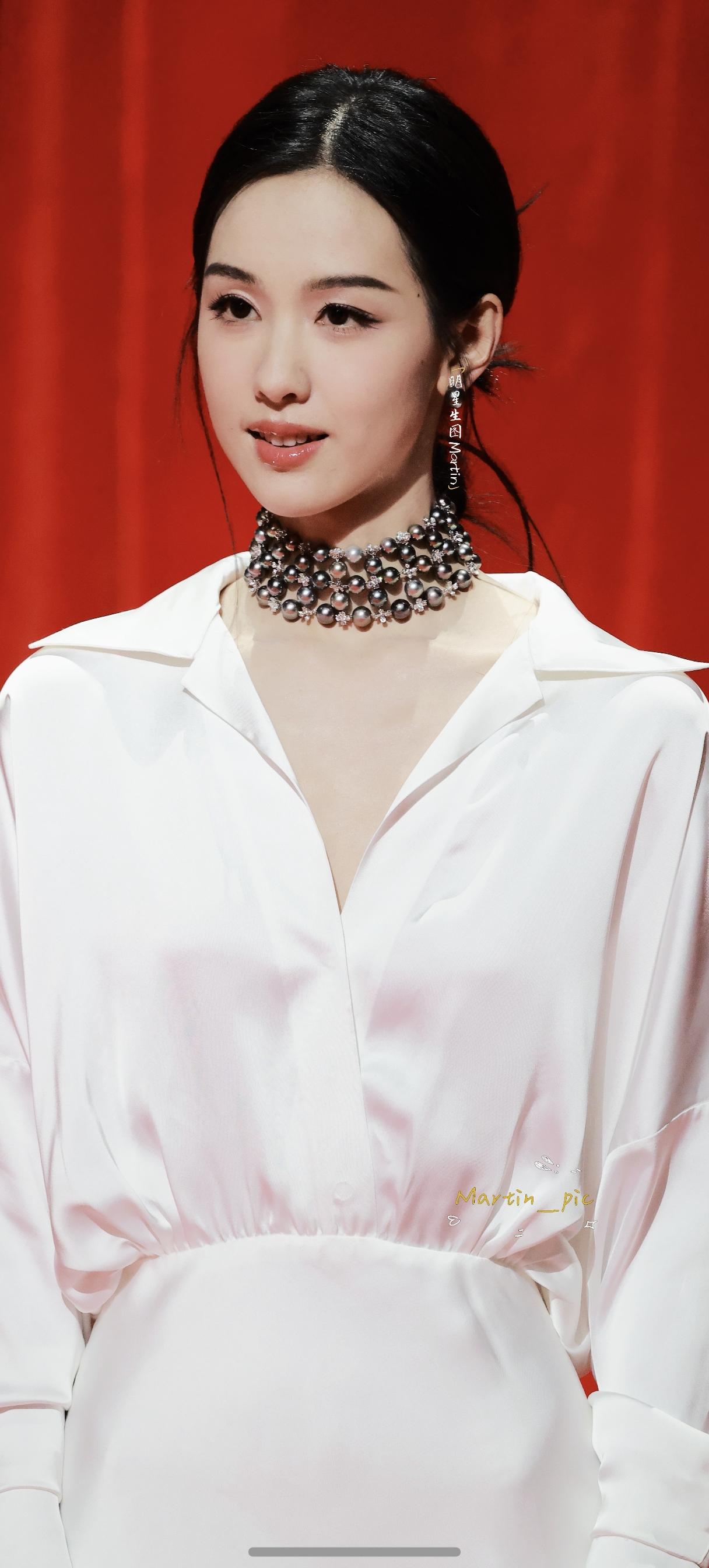 251216红毯生图掉落~嘟嘟今天好白呀！翘臀背影鲨