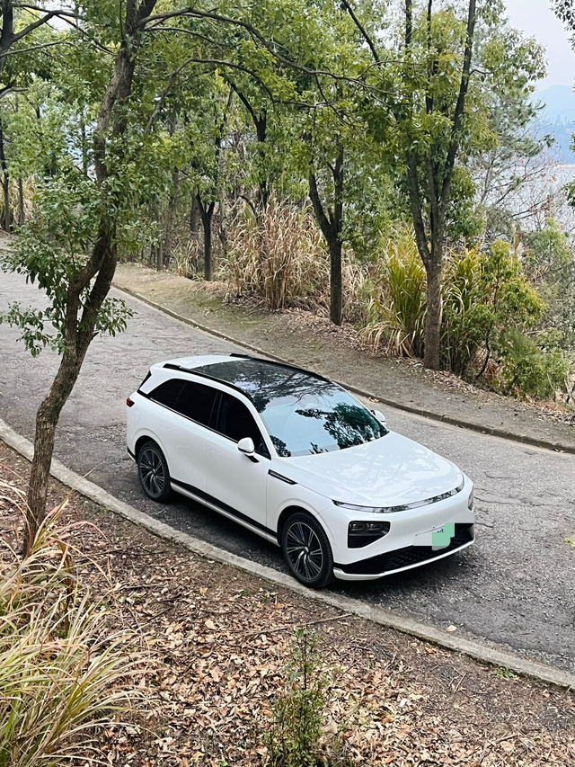 小鹏的辅助驾驶和自动泊车用起来怎么样一、智能辅助驾驶我的小鹏G9智驾里程已经