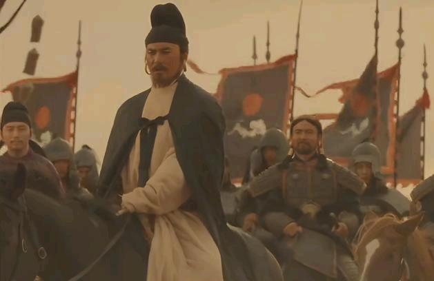 947年，耶律德光进入开封，听闻张彦泽在城中纵兵劫掠，十分生气，就将他逮捕下狱，