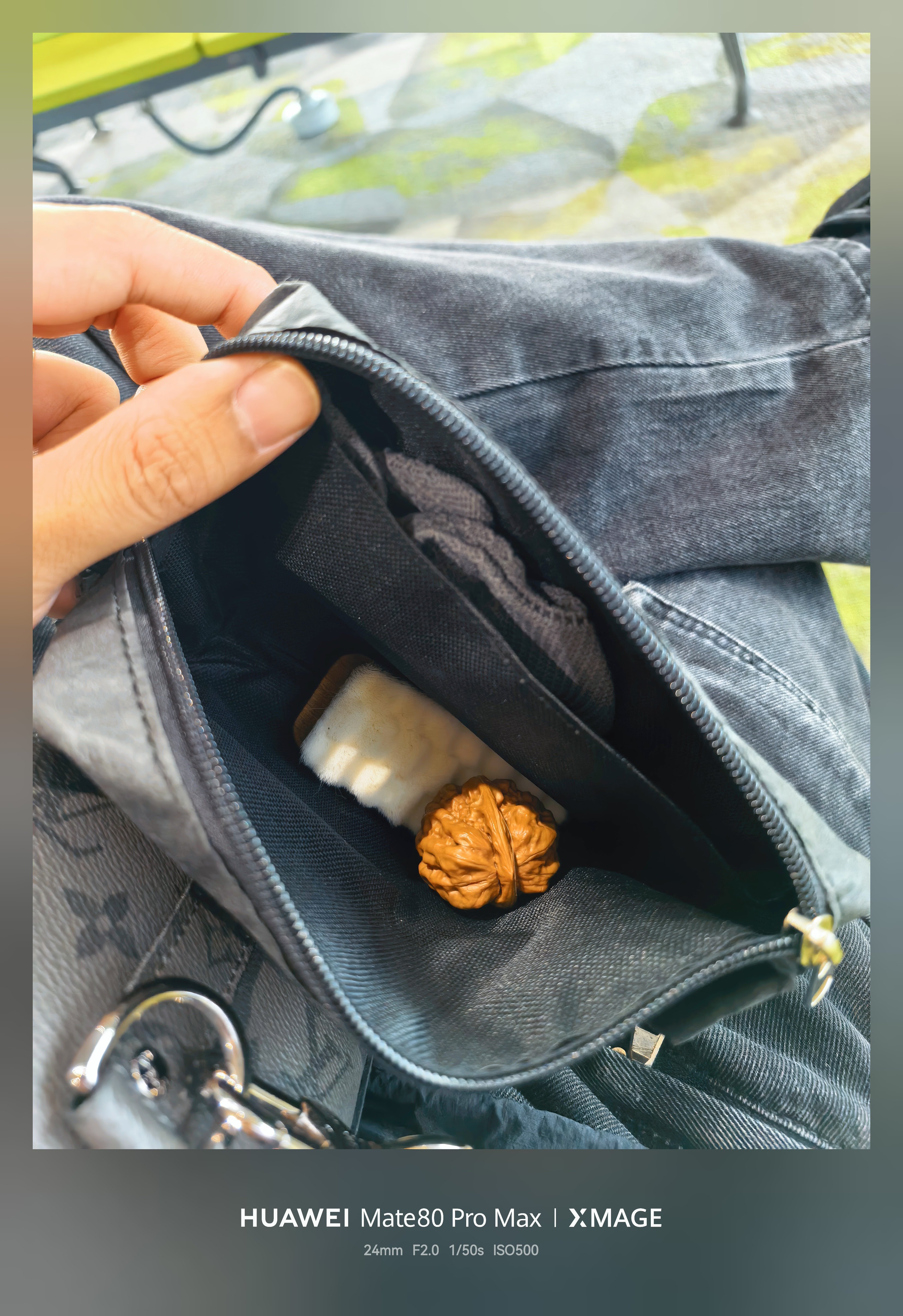 天塌了，刚刚过安检被检查到口袋里有东西问这是核桃吗，我说是然后拿出来就一个了现在